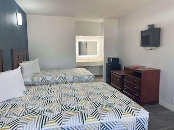 Deluxe Room, 2 Queen Beds, Smoking, Refrigerator & Microwave