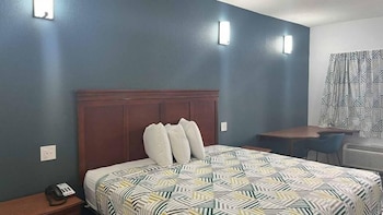 Deluxe Room, 1 King Bed, Non Smoking, Refrigerator & Microwave