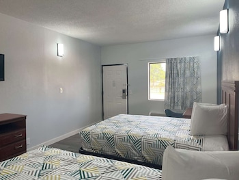 Deluxe Room, 2 Queen Beds, Smoking, Refrigerator & Microwave