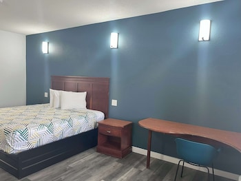 Deluxe Room, 1 King Bed, Smoking