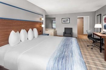 Family Studio Suite, Multiple Beds, Non Smoking, Jetted Tub