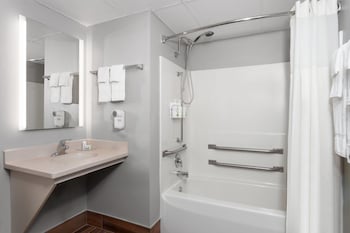 Room, 2 Queen Beds (Mobility, Bathtub W/grab Bars)
