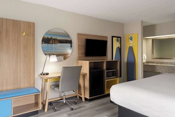 Standard Room, 1 King Bed, Smoking