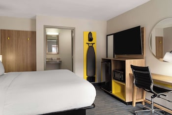 Room, 1 King Bed, Accessible