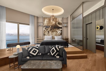 Suite (Ocean)