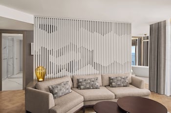 Suite (Skyline)