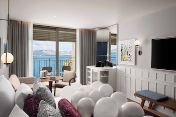 Honeymoon Room, Sea View