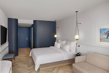 Deluxe Room, City View