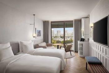 Deluxe Room, City View