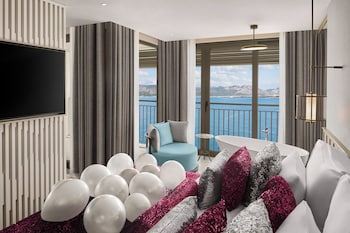 Honeymoon Suite