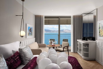 Honeymoon Room, Sea View