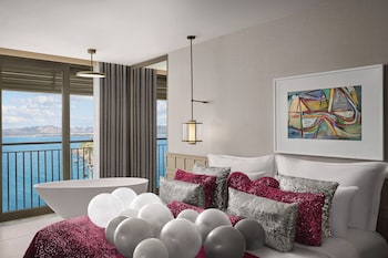 Honeymoon Suite