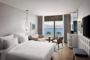 Room (The LifeCo Vegan Gourmet)