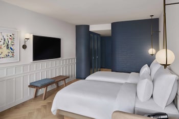 Deluxe Room, City View