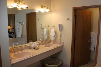 Standard Suite, 1 King Bed with Sofa bed, Fireplace, Pool View