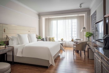 Deluxe Room, 1 King Bed (Hypoallergenic)