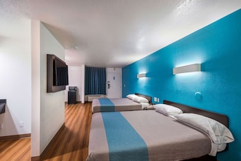 Deluxe Room, 2 Queen Beds, Non Smoking, Refrigerator & Microwave