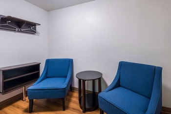 Deluxe Room, 1 King Bed, Non Smoking, Refrigerator & Microwave