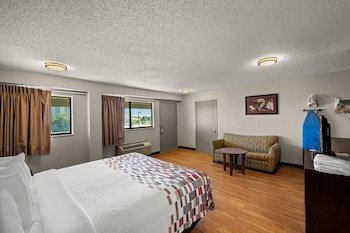 Suite, 1 King Bed, Smoking