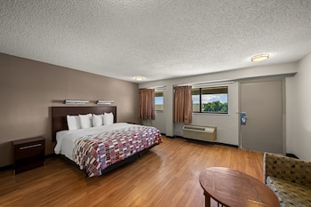 Suite, 1 King Bed, Smoking