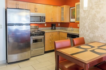 Suite, 2 Bedrooms, Fireplace (Mobility/Hearing Access, Roll-in Shwr)