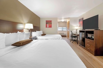Standard Room, 2 Queen Beds, Refrigerator & Microwave, Pool View (2nd Floor)