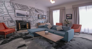 Suite, 1 King Bed with Sofa bed (Queens Wing)