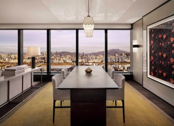 Suite (Diplomatic)