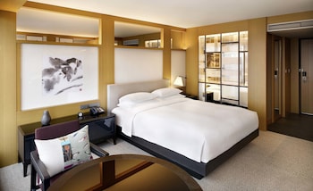 Room, 1 King Bed, Mountain View