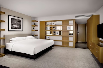 Room, 1 King Bed, Corner