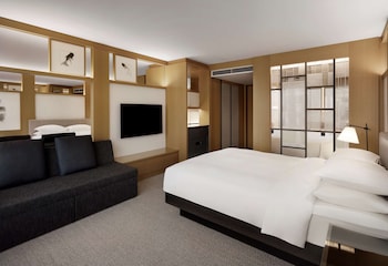 Room, 1 King Bed, River View