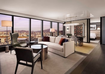 Suite (Diplomatic)