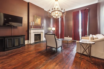 Junior Suite, 1 King Bed with Sofa bed, Accessible