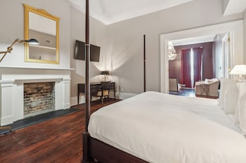 Executive Suite, 1 King Bed with Sofa bed