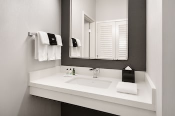 Executive Room, 1 King Bed, Courtyard View