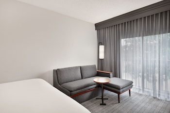 Executive Room, 1 King Bed, Courtyard View