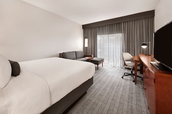 Executive Room, 1 King Bed, Courtyard View