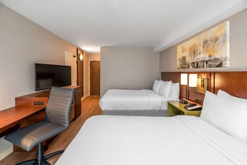 Deluxe Room, 2 Queen Beds, Refrigerator, Ground Floor