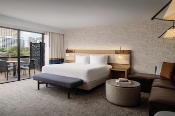 Lakefront Studio Suite with Patio, 1 King Bed