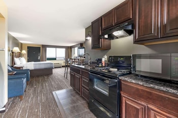 Suite, 1 King Bed, Non Smoking, Lake View (Upper Floor)