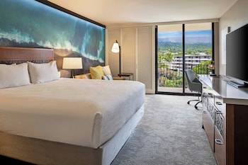 Room, 1 King Bed with Sofa bed, Balcony, Mountain View (Balcony)