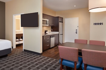 Studio, 2 Queen Beds (Kitchen)