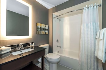 Room, 2 Queen Beds, Non Smoking (Upgrade)