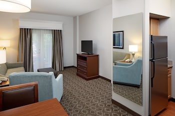 Suite, 1 Queen Bed, Accessible, Bathtub