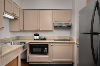 Suite, 1 Queen Bed, Accessible, Bathtub