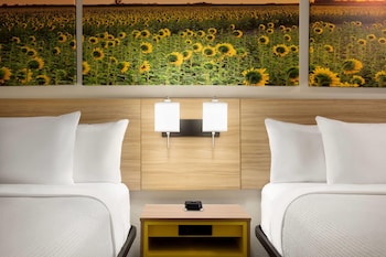 Double room, multiple beds