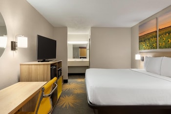 Standard Room, 1 King Bed
