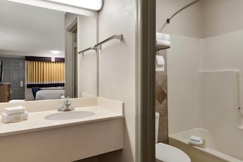 Suite, 1 King Bed, Smoking, Hot Tub