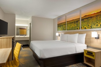 Standard Room, 1 King Bed