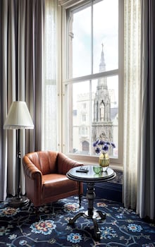 Suite, 1 King Bed, City View